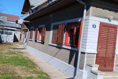 Casă cu 4 camere în Central - 1