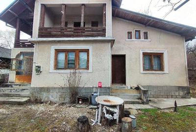 Casă cu 6 camere cu Teren 2080 Mp în Gura Foii - 1