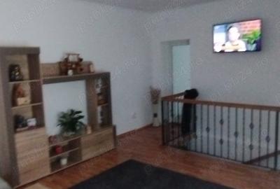 Casa de vinzare cu 2 apartamente - 1