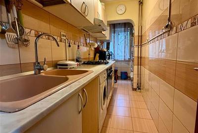 Garsonieră decomandată în Baza 3 - 7