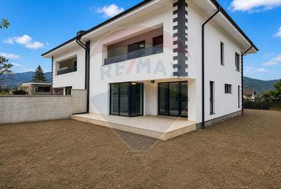 Casă cu 5 camere cu Teren 350 Mp în Bunloc - 26