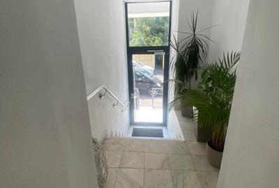 Inchiriere apartament hochparter trei camere imobil 2000 Cotroceni ideal birouri
