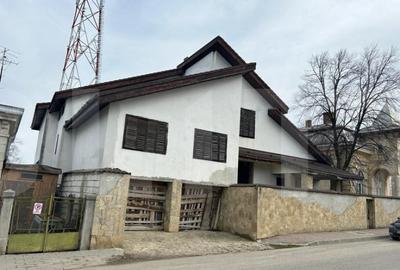 Casa spa?ioasa cu poten?ial imens in inima ora?ulu - 1