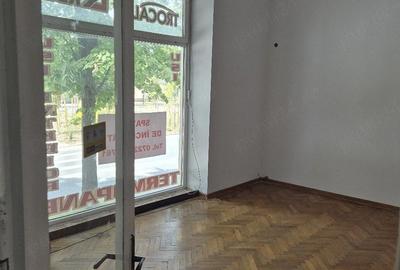 Spațiu comercial, de 35 mp, în Central - 6