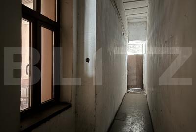 Spațiu comercial, de 80 mp, în Central - 4