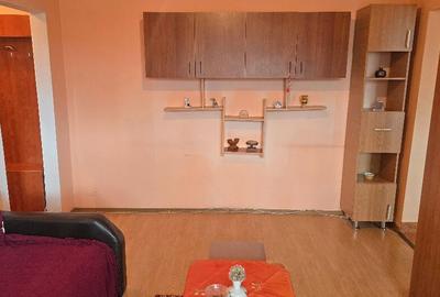 Vand apartament cu 2 camere in Deva, Sala Sporturilor in P-uri, et 3 - 4