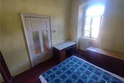 Apartament cu 3 camere nedecomandat în Anina - 1