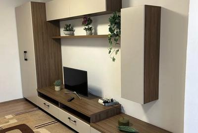 Inchiriere apartament 3 camere Re?i?a, zona lini?tita Etaj 1 - 2