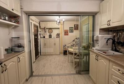 Apartament cu 3 camere decomandat, mobilat în Rovine - 6