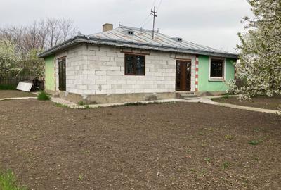 Casă cu 4 camere în Ștefănești - 1