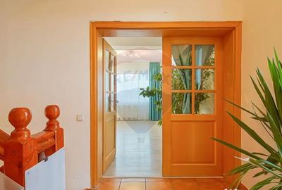 Spațiu comercial, de 400 mp, în Central - 8