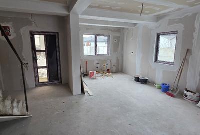 Casă cu 3 camere cu Canalizare în Glina - 4