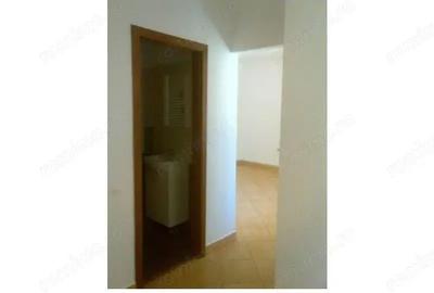 Casă cu 4 camere cu Teren 100 Mp în Moșilor - 9