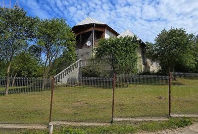 Casă cu 5 camere cu Teren 2320 Mp în Herina