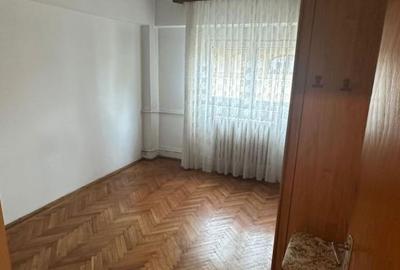 Apartament cu 3 camere decomandat în 1 Mai - 10