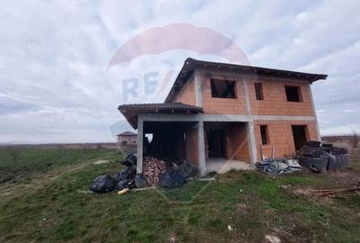 Casă cu Teren 1079 Mp în Petroasa Mare - 12