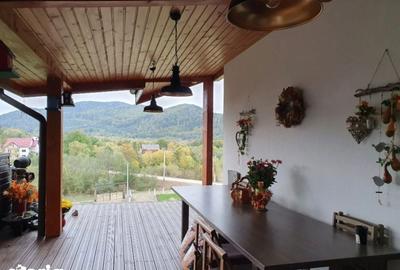 Casă cu 6 camere cu Teren 1500 Mp în Marginea - 2