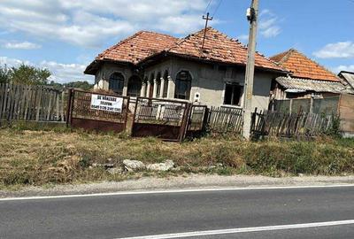 Casă cu 4 camere în Tigveni