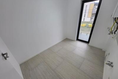 Bloc Nou. Etaj 1. Decomandat. Bucatarie Inchisa. Asfalt - 7