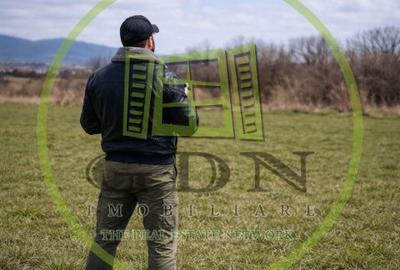 Teren de 9000 mp, în Stupini