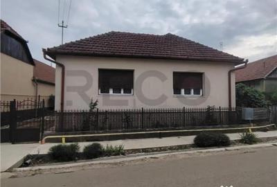 Casă cu 5 camere cu Teren 1550 Mp în Suplacu de Barcău - 1
