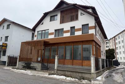 Spațiu comercial, de 600 mp, în Central - 3