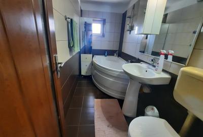 Apartament cu 3 camere decomandat în 13 Septembrie - 15