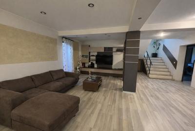 Casă individuală cu 6 camere cu Canalizare în Central - 3