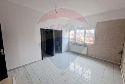 Casă individuală cu 8 camere cu Teren 536 Mp în 1 Mai - 16