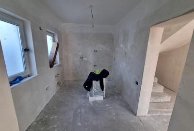 Casă cu 4 camere cu Canalizare în Central - 30