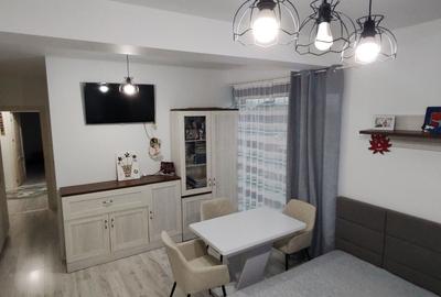 Apartament cu 3 camere decomandat în Palazu Mare