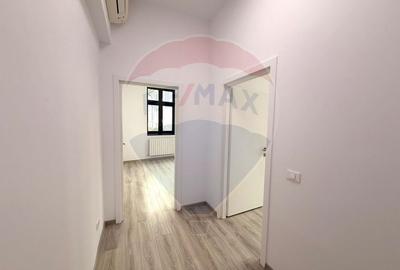 Spațiu comercial, de 100 mp, în P-ța Victoriei - 31