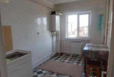 Apartament cu 2 camere decomandat în Casa de Cultură