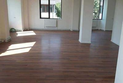Spațiu comercial, de 250 mp, în Central - 4