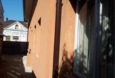 Casă cu 4 camere cu Teren 400 Mp în Roman - 2