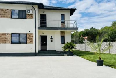 Casă cu 3 camere cu Teren 464 Mp în Central