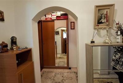 Apartament cu 3 camere decomandat, mobilat în Central - 2