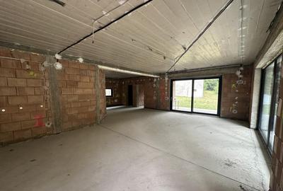 Casă cu 7 camere cu Canalizare în Gura Râului - 1