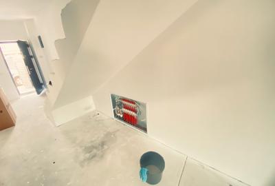 Duplex cu 4 camere si mansarda. Curte 250 mp. Comision 0 - 10