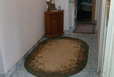 Vand apartament 3 camere zona Stomatologie, etaj 1 - 2