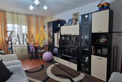 Apartament cu 3 camere decomandat în Malu Roșu
