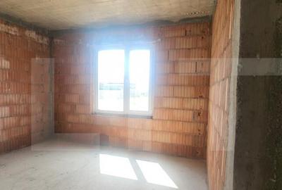 CASA CU 4 CAMERE LA INTRARE IN SACALAZ