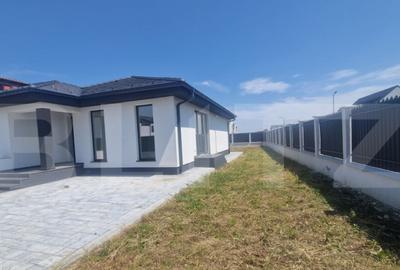 Casa noua Cristian-Rasnov , Parter , 2 bai 4 camere , teren - 3