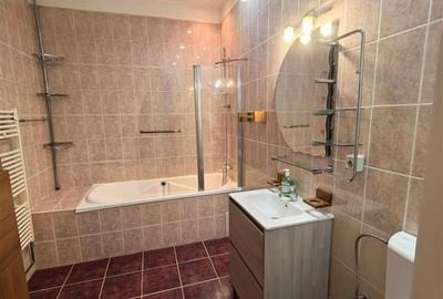 Casă cu 3 camere cu Canalizare în Central - 2