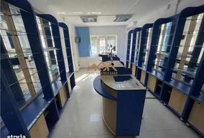 Spațiu comercial, de 52 mp, în Central - 3