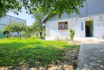 Casă cu 3 camere cu Teren 1000 Mp în Central
