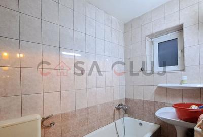 Casă calcan, Curte,  grădină, Iris!! - 16