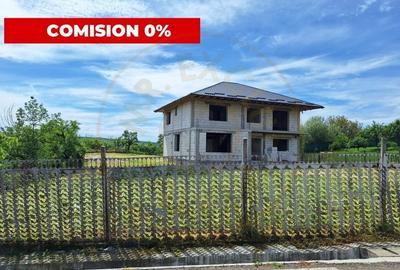 Casa La 3 km De Topoloveni constructie solida, teren 1460 mp