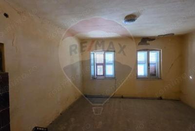 Casă cu 3 camere cu Teren 477 Mp în Central - 2