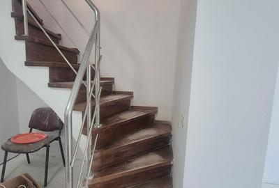 Casă cu 5 camere cu Canalizare în Tomis I - 9